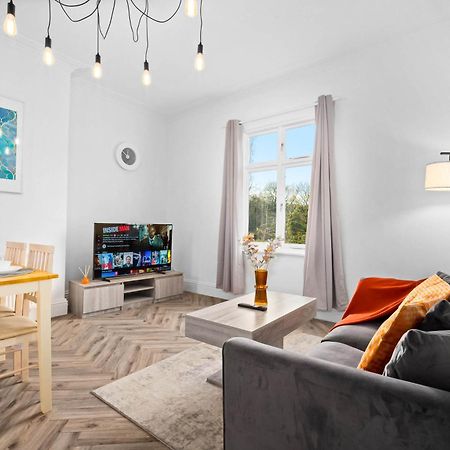 Luxury Apartment - Wolverhampton - Netflix - Smart Tv - Fast Wifi - 7Apc المظهر الخارجي الصورة